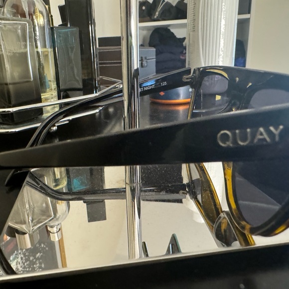 Quay woman’s sunglasses lightly used no scratches - Picture 3 of 4